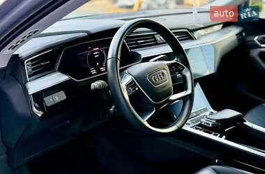 Внедорожник / Кроссовер Audi e-tron 2022 в 