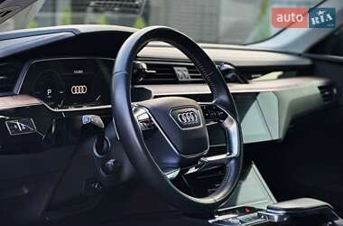 Внедорожник / Кроссовер Audi e-tron 2019 в 