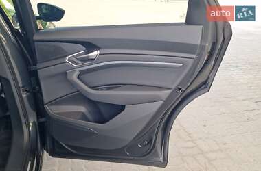 Внедорожник / Кроссовер Audi e-tron 2020 в 