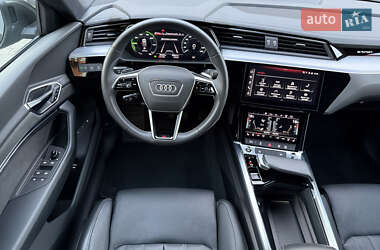 Позашляховик / Кросовер Audi e-tron 2022 в 