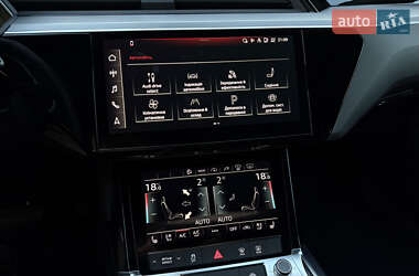 Позашляховик / Кросовер Audi e-tron 2022 в 