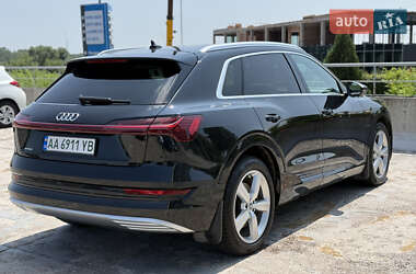 Внедорожник / Кроссовер Audi e-tron 2019 в 