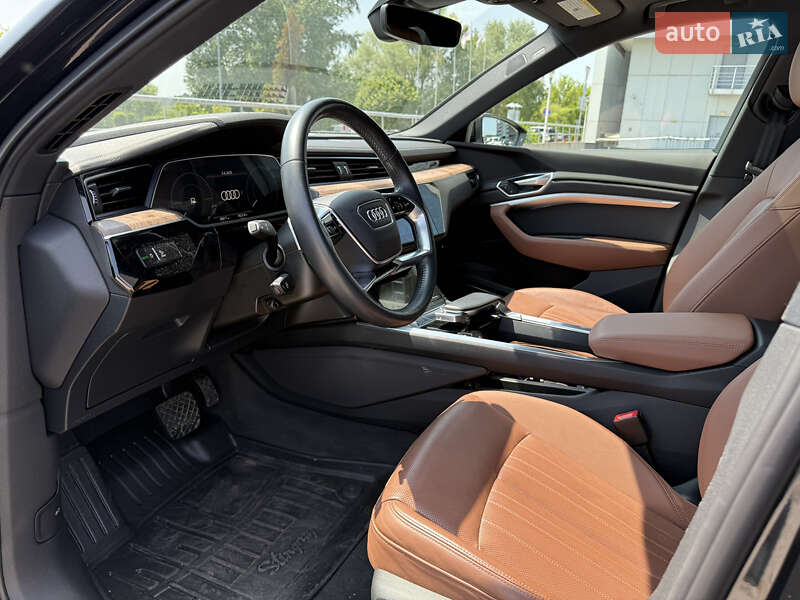 Позашляховик / Кросовер Audi e-tron 2019 в Києві