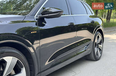 Внедорожник / Кроссовер Audi e-tron 2019 в 