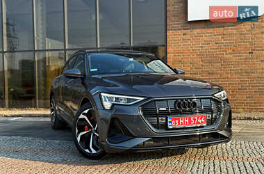 Внедорожник / Кроссовер Audi e-tron 2023 в 