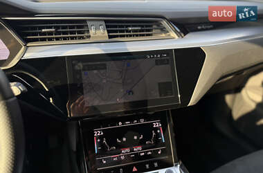 Внедорожник / Кроссовер Audi e-tron 2023 в 