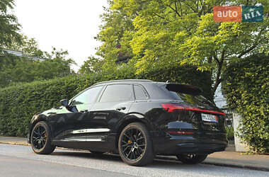 Внедорожник / Кроссовер Audi e-tron 2023 в 