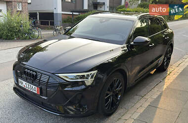 Внедорожник / Кроссовер Audi e-tron 2023 в 