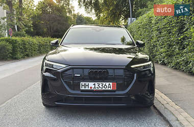 Внедорожник / Кроссовер Audi e-tron 2023 в 