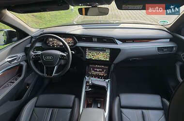 Внедорожник / Кроссовер Audi e-tron 2023 в 