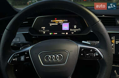 Внедорожник / Кроссовер Audi e-tron 2023 в 
