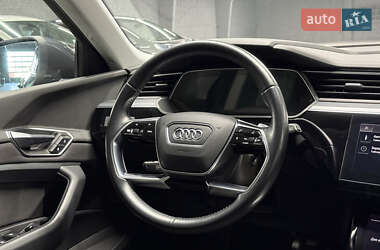 Внедорожник / Кроссовер Audi e-tron 2020 в 