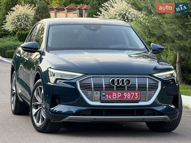 Внедорожник / Кроссовер Audi e-tron 2021 в 