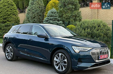 Внедорожник / Кроссовер Audi e-tron 2021 в 