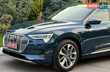 Внедорожник / Кроссовер Audi e-tron 2021 в 
