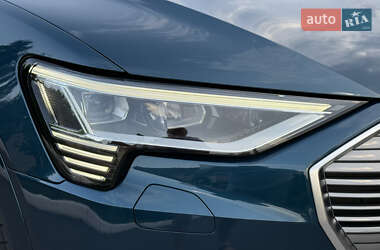 Внедорожник / Кроссовер Audi e-tron 2021 в 