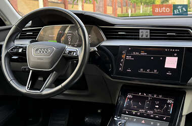 Внедорожник / Кроссовер Audi e-tron 2021 в 