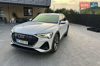 Позашляховик / Кросовер Audi e-tron 2021 в 