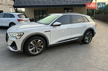 Позашляховик / Кросовер Audi e-tron 2021 в 