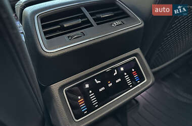 Позашляховик / Кросовер Audi e-tron 2021 в 