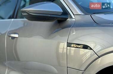 Позашляховик / Кросовер Audi e-tron 2020 в 