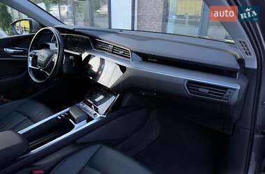 Позашляховик / Кросовер Audi e-tron 2020 в 