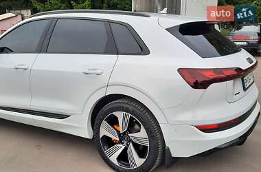 Внедорожник / Кроссовер Audi e-tron 2020 в 