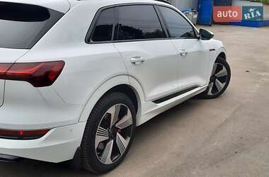 Внедорожник / Кроссовер Audi e-tron 2020 в 