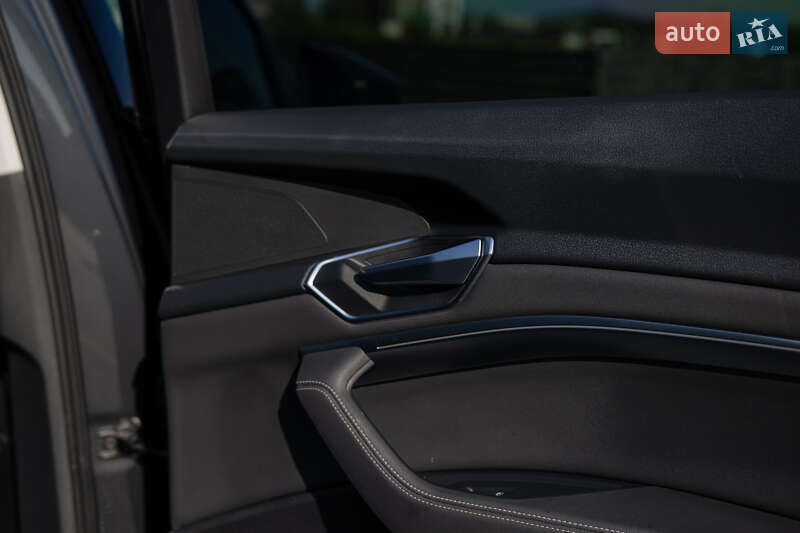 Внедорожник / Кроссовер Audi e-tron 2020 в Ужгороде