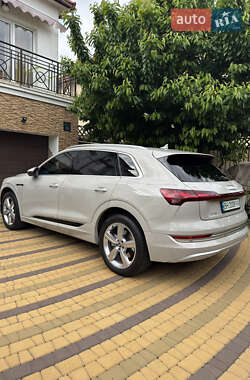Внедорожник / Кроссовер Audi e-tron 2019 в 