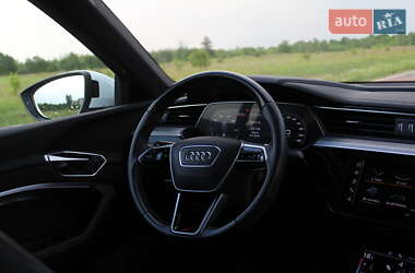 Внедорожник / Кроссовер Audi e-tron 2021 в 