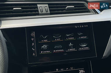 Внедорожник / Кроссовер Audi e-tron 2021 в 