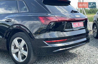 Внедорожник / Кроссовер Audi e-tron 2021 в 