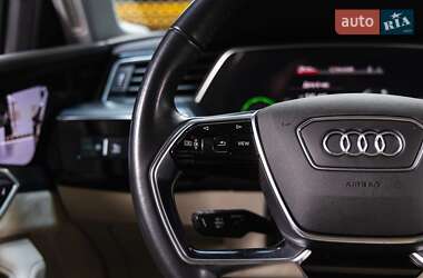 Позашляховик / Кросовер Audi e-tron 2019 в 