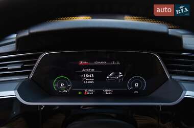 Позашляховик / Кросовер Audi e-tron 2019 в 