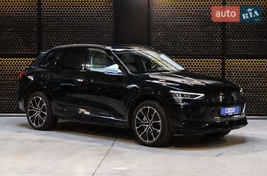 Позашляховик / Кросовер Audi e-tron 2019 в 