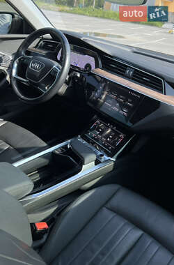 Внедорожник / Кроссовер Audi e-tron 2020 в 