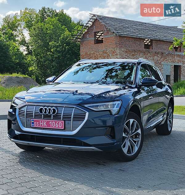 Внедорожник / Кроссовер Audi e-tron 2021 в 