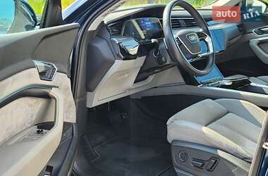 Внедорожник / Кроссовер Audi e-tron 2021 в 