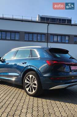 Внедорожник / Кроссовер Audi e-tron 2021 в 