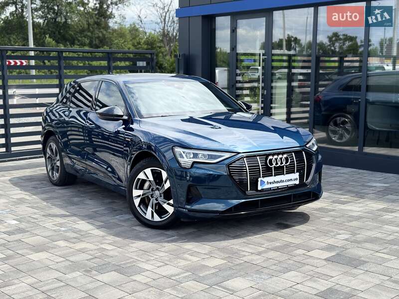 Внедорожник / Кроссовер Audi e-tron 2019 в 