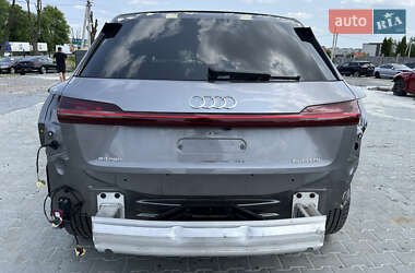 Внедорожник / Кроссовер Audi e-tron 2022 в 