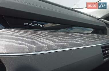 Внедорожник / Кроссовер Audi e-tron 2020 в 