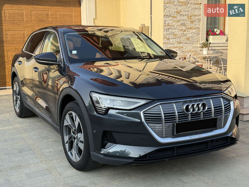 Внедорожник / Кроссовер Audi e-tron 2021 в 