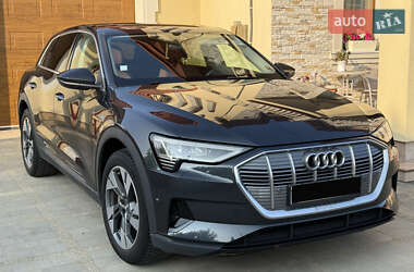 Внедорожник / Кроссовер Audi e-tron 2021 в 