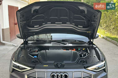 Внедорожник / Кроссовер Audi e-tron 2019 в 