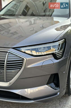 Внедорожник / Кроссовер Audi e-tron 2019 в 
