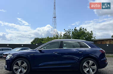 Внедорожник / Кроссовер Audi e-tron 2021 в 