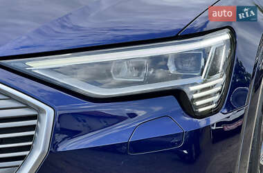 Внедорожник / Кроссовер Audi e-tron 2021 в 