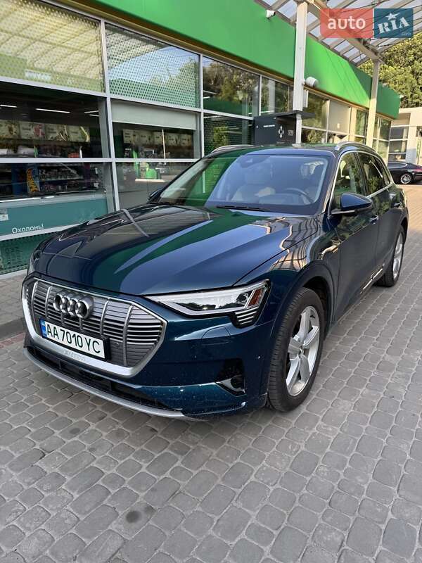 Внедорожник / Кроссовер Audi e-tron 2019 в 